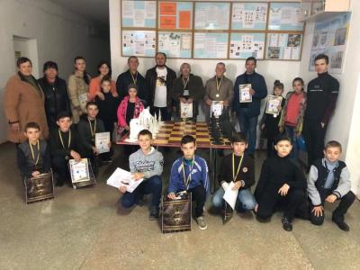 шахматы, шахматы для начинающих, гроссмейстер в шахматах, мастер в шахматах, играть в шахматы